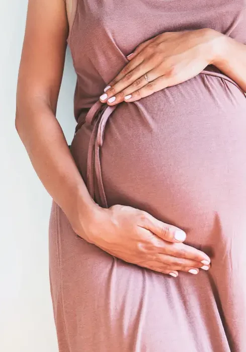 Pregnant mom holding tummy